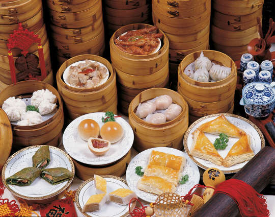 쉐라톤 서울 디큐브시티 호텔 41층에 위치한 레스토랑 '피스트'가 중국 게스트 셰프를 초청해 중국식 딤섬 메뉴를 다양하게 선보이는 '딤섬@피스트' 프로모션을 2월 19일부터 3월 10일까지 벌인다. 쉐라톤 서울 디큐브시티 호텔 제공